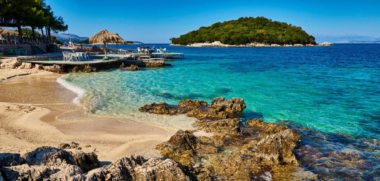 Business Traveller shkrim per Rivieren Shqiptare, e cileson si Maldivet e Europes